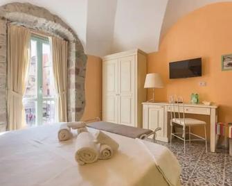Madalen Guest House - Bosa
