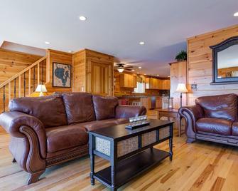 Maple Cove Lodge on Lake Sebago Waterfront! - Casco - Sala de estar