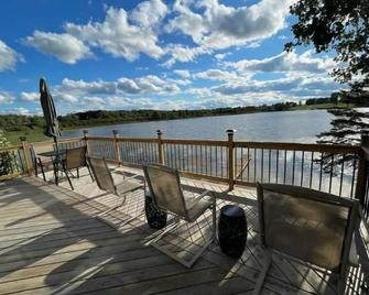 Whispering Pines Lake House - Gladwin - Balcony