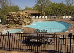 Postoak Lodge And Retreat - Tulsa - Pool