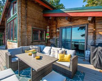 Port Hadlock Luxury Cabin Retreat Awaits you! cabin - Chimacum - Patio