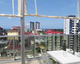Hotel Green Glass - Batumi - Balcony