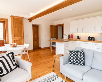 2 Chews Cottage - Harrogate - Living room