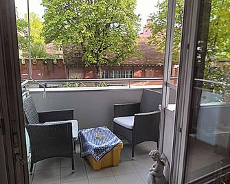 Spacious, stylishly furnished 3-room apartment near the Rhine - Basel - Balcony
