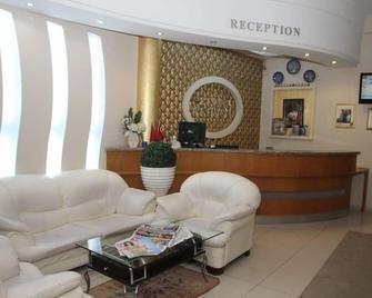 Vatan Hotel - Izmir - Front desk