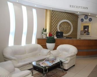 Vatan Hotel - Izmir - Front desk