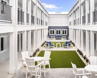 4 Spacious Comfortable Suites Near Cnn Center - Pet-Friendly Options Available - Lithia Springs - Patio