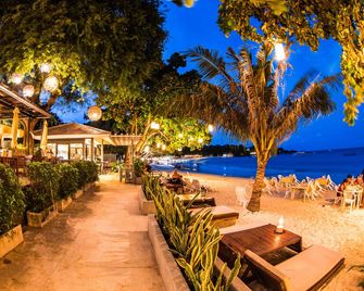 Vongdeuan Resort - Ko Samet - Patio