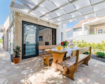 Villa Stone Pearl - Sutivan - Patio