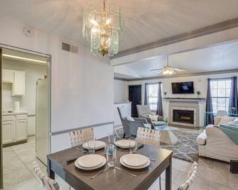 Inviting Dallas Condo Less Than 2 Mi to NorthPark! - Dallas - Restaurant