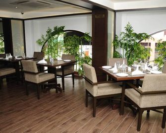 Salida Del Sol Hotel - Panaji - Restaurante