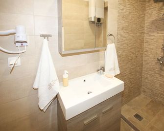 G&M Luxury Studios - Thessaloniki - Bathroom