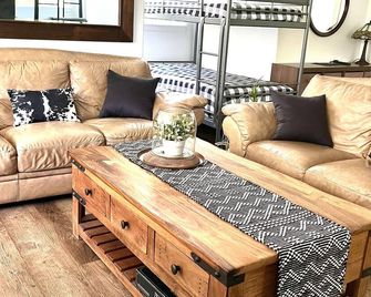 Cozy loft on Hayden Lake, near Silverwood, 15m to Coeur d Alene, Private events - Hayden - Sala de estar