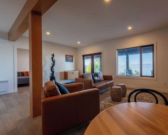 Oceanfront/king bed/French Beach, 3 acre secluded rain forest/ rural/calm/serene - Sooke - Salon