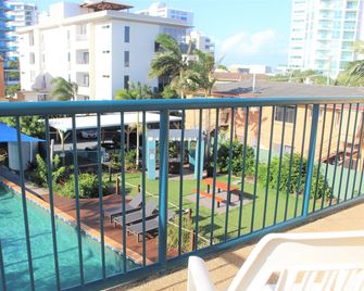 Broadwater Keys Holiday Apartments - Labrador - Balcony