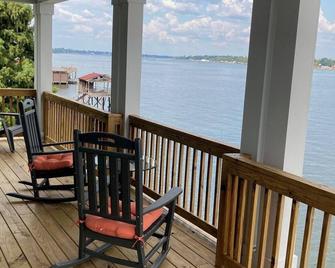 Pleasant 4-bedroom house in New Roads with WiFi. - New Roads - Balcón