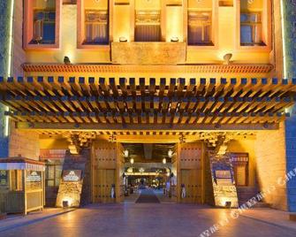 La Garry Snow Dragon Manor Resort - Lhasa - Gebouw