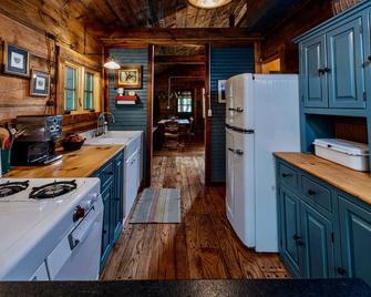 Newly Renovated Cabin in the Country - East Chatham - Cocina