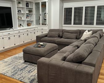 Great Family Vacation House - Minutes From Beach! - Cayucos - Living room