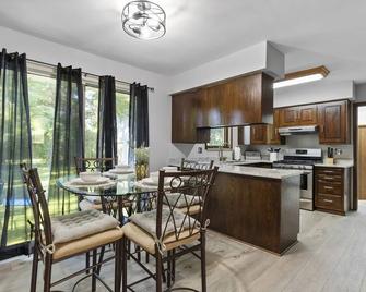 Vibrant Home Near Beaumont Troy, Henry Ford Hospital & Gm - Sterling Heights - Kitchen