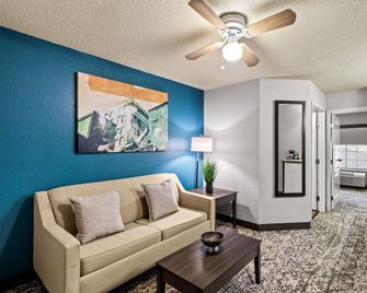 Best Western Fort Wayne Inn & Suites North - Fort Wayne - Sala de estar