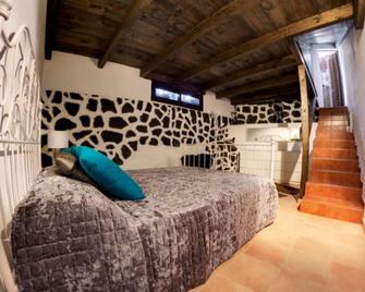 Scottish Inn and Suites Tomball - Tomball - Bedroom