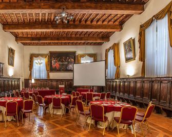 Donna Camilla Savelli - Vretreats - Rome - Restaurant