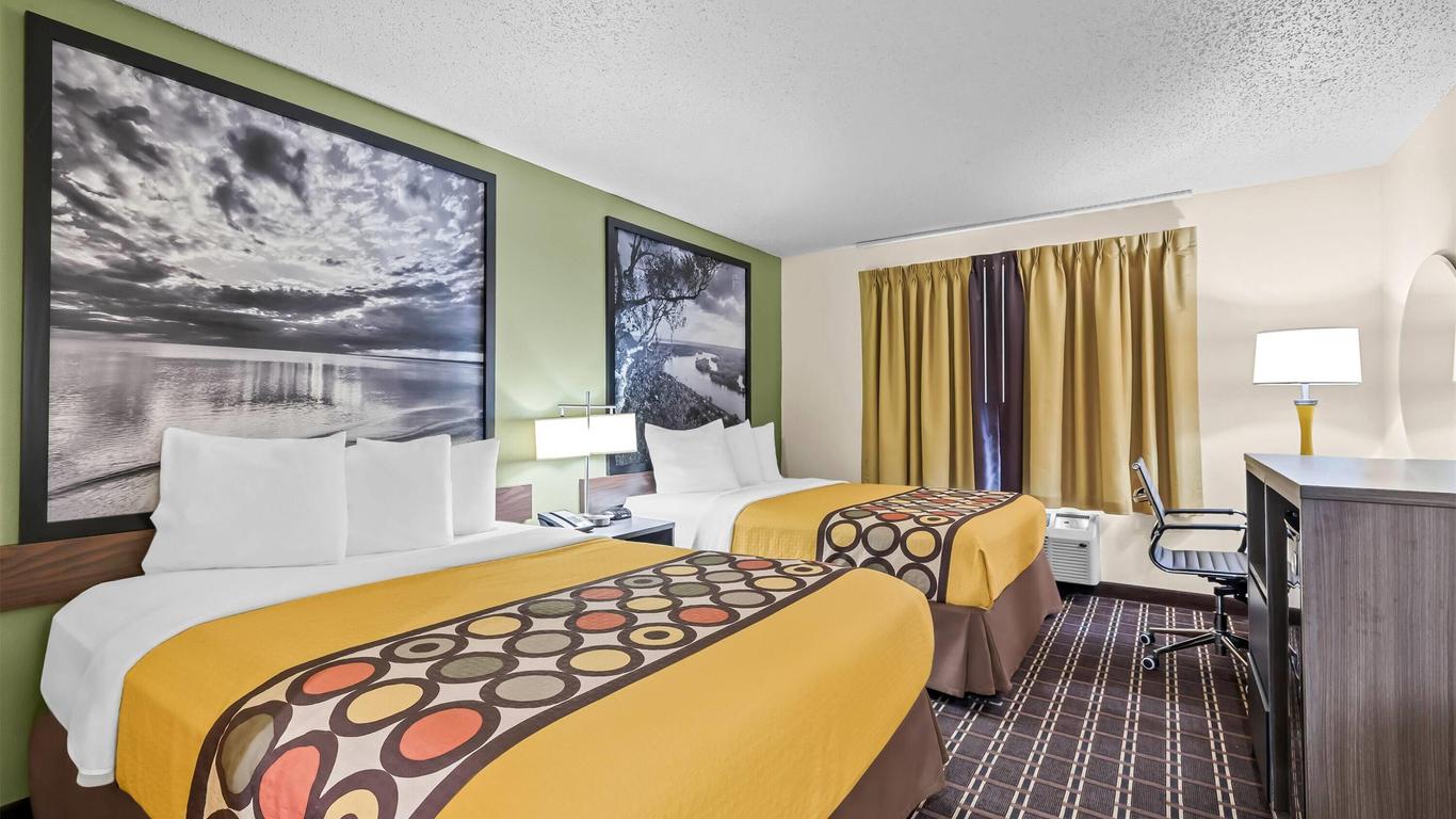 Super 8 by Wyndham Watertown WI