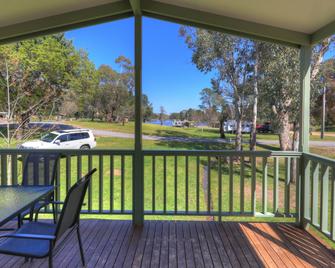 Beechworth Lake Sambell Caravan Park - Beechworth - Balcony