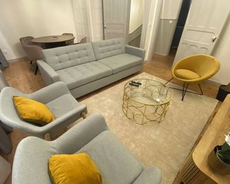 101 Urban Ponta Delgada Apart - Ponta Delgada - Living room