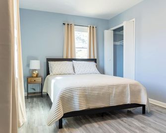 Charming 3BR Home With a Deck and Yard - Hagerstown - Bedroom