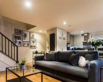 The Henley Retreat - Henley-on-Thames - Living room