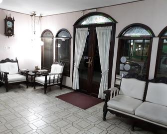 Hotel Alcazar - Villa María - Living room