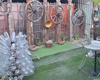 site paradis rue colibri - Avignon - Patio