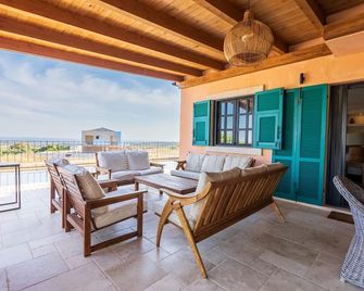 Viento Alacati Hotel - אלאקאטי - מרפסת