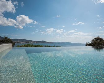 Krios Luxury Suites - Parikia - Bazén