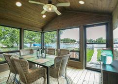 Beautiful Fox River Waterfront House Getaway - McHenry - Sala pranzo