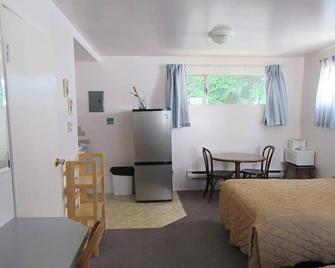 Marland Motel - Powell River - Schlafzimmer