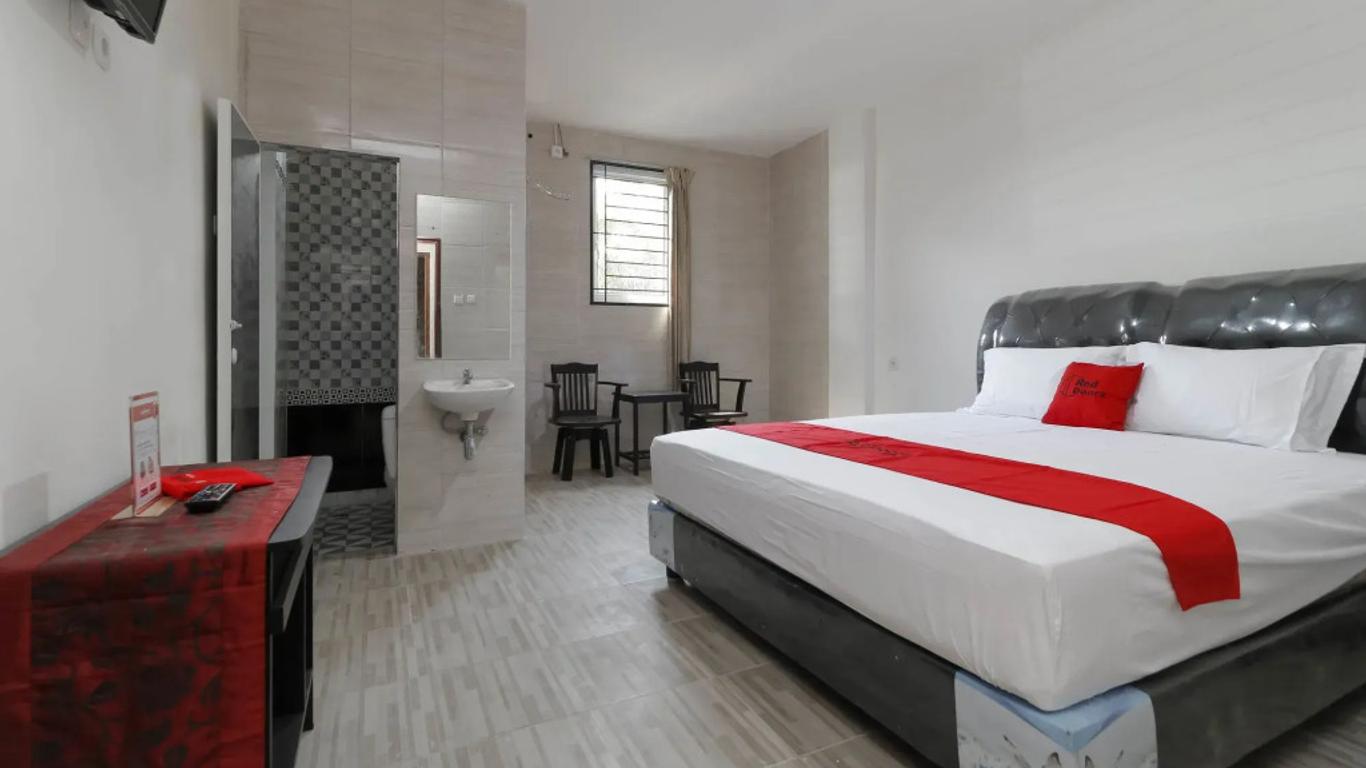 RedDoorz Plus Near Rs Royal Prima Medan