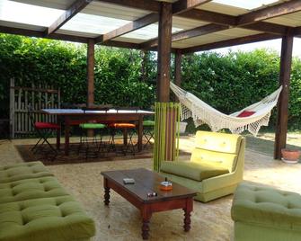 Maison Indépendante sur Grand Terrain Clos - Parthenay - Terasa