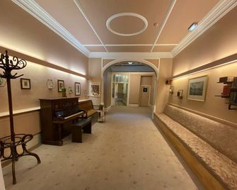 Green Gables Hotel - סקארבורו - מסדרון
