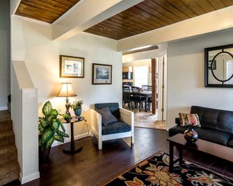 Incredible Nacogdoches Cabin Rentals Ide - Nacogdoches - Living room