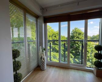 Contemporary, Stylish Apartment in Weston - Worle - Balcony