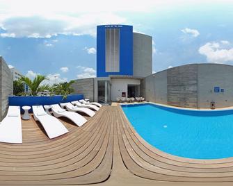 一比亞埃爾莫薩 2000 酒店 - 比亞埃爾莫薩 - 比亞埃爾莫薩 - 游泳池
