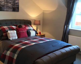Luxury Portrush Holiday Homes - The Green, Portrush Sleeps 12 - 5 bedrooms - Portrush - Bedroom