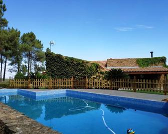 Casa Rural Sierra de Aguafría. Finca El Robledillo for 8 people - Monesterio - Pool