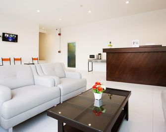 B2 Korat Boutique & Budget Hotel - Nakhon Ratchasima - Living room