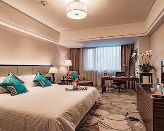 Changshu Zhongjiang Plaza Crown Hotel - Suzhou - Bedroom