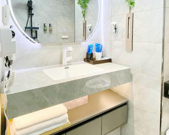 Fugu Homestay (Women's Street Business District Branch 1) - Dandong - Schlafzimmer