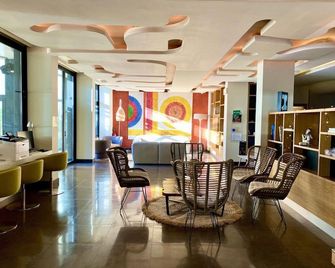 Holiday Inn Cannes - קאן - טרקלין